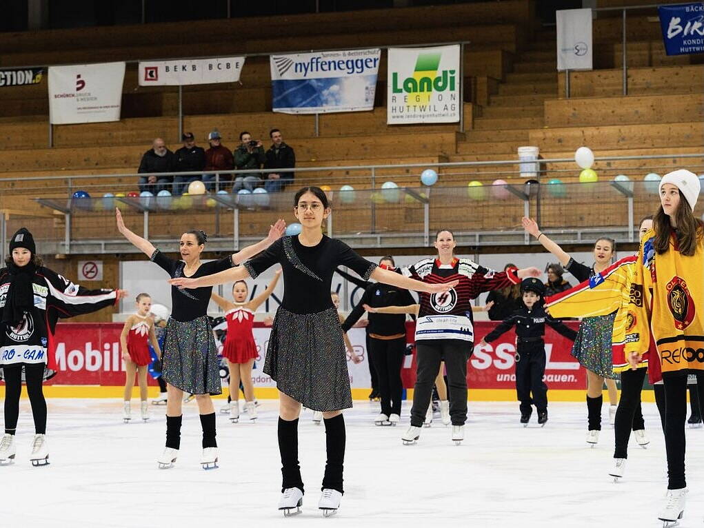 bild_eiskunstlauf_erwachsenenkurs_w2025.jpeg bild_eiskunstlauf_erwachsenenkurs_w2025.jpeg