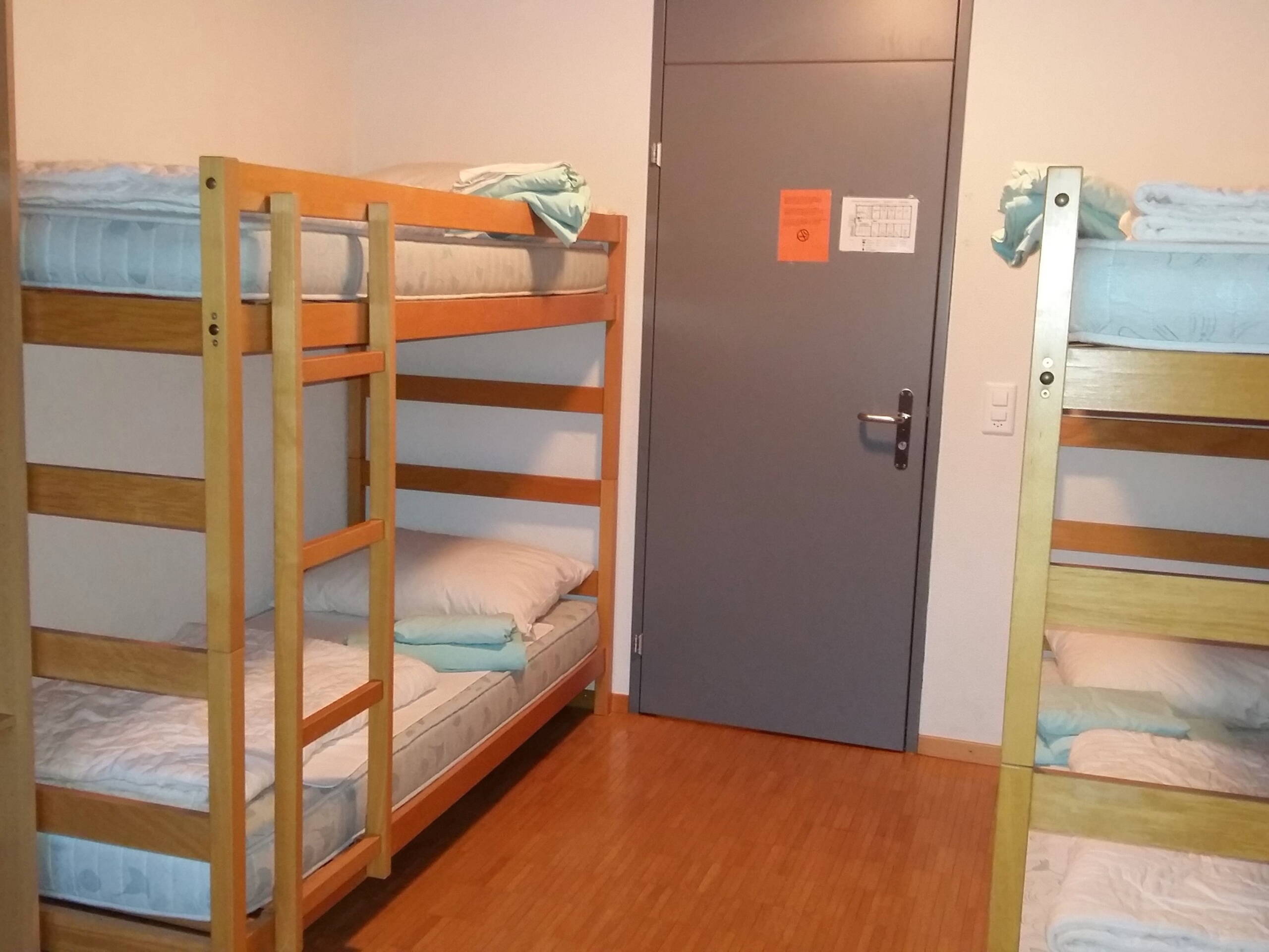 gastehaus_4er-zimmer.jpeg gastehaus_4er-zimmer.jpeg