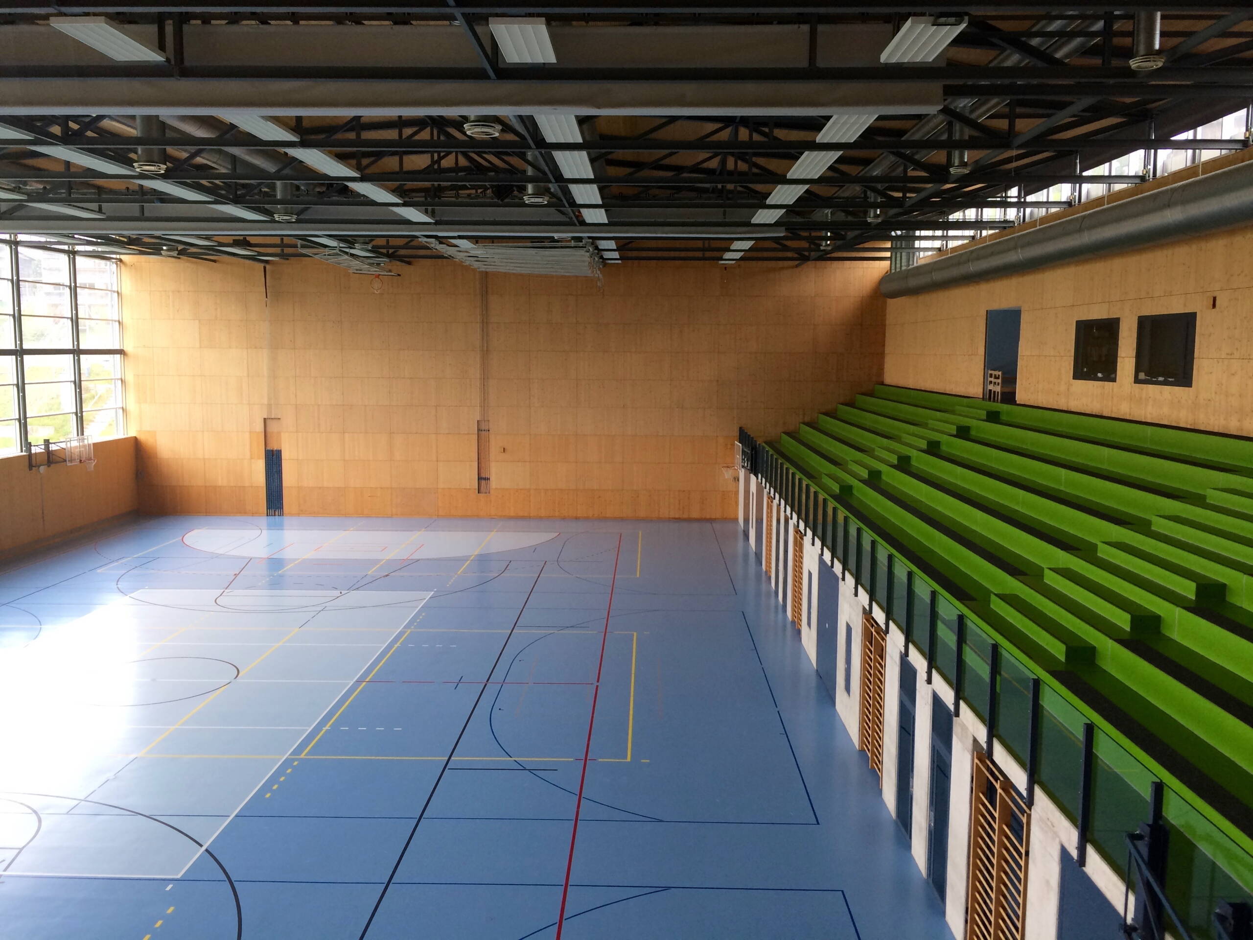 bild_dreifachsporthalle_leer_w2025.jpeg bild_dreifachsporthalle_leer_w2025.jpeg